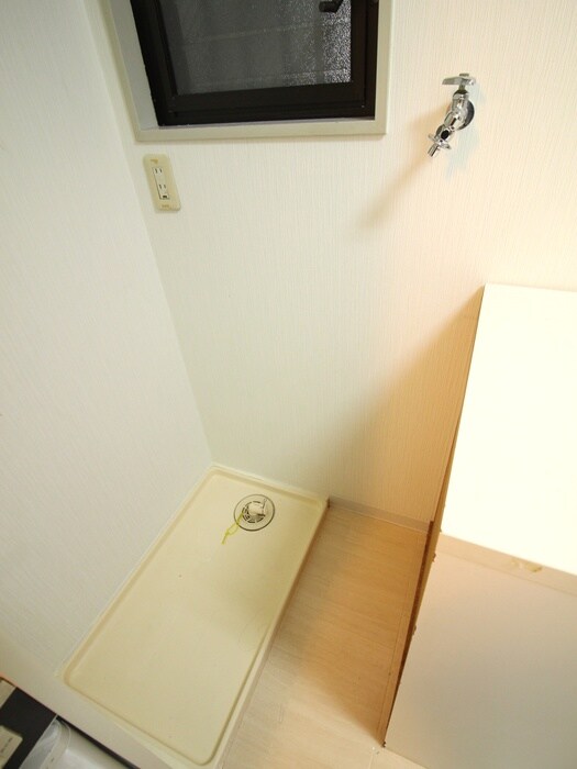 物件内観写真14　(洗濯機置場)