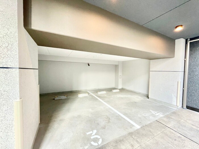 物件外観写真6　(駐車場)