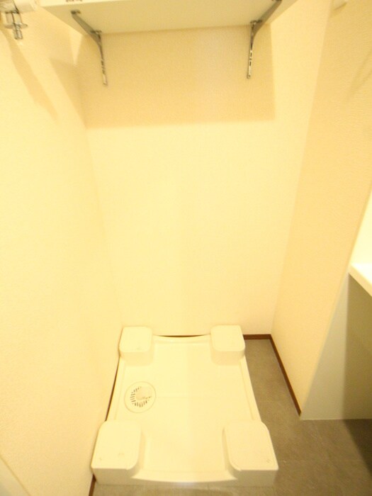 物件内観写真16　(洗濯機置場)