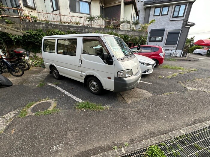 物件外観写真2　(駐車場)
