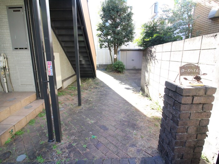 物件外観写真3　(エントランス部分)