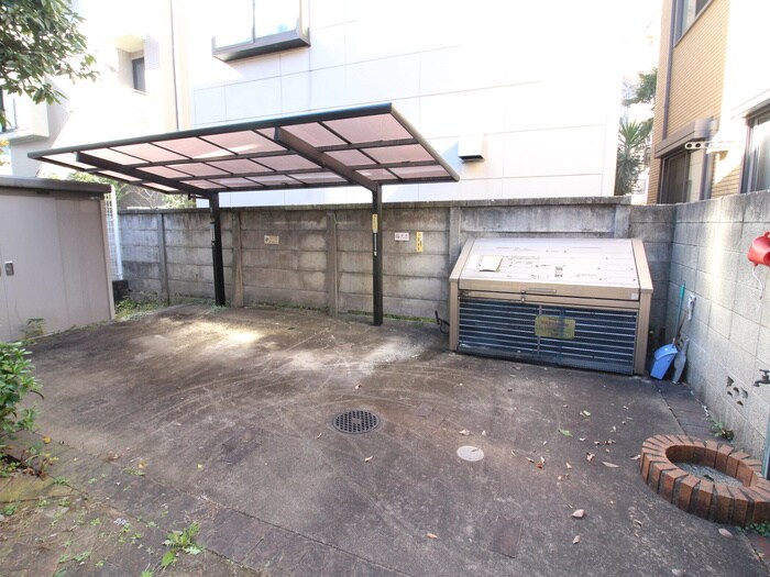 物件外観写真5　(駐輪場)