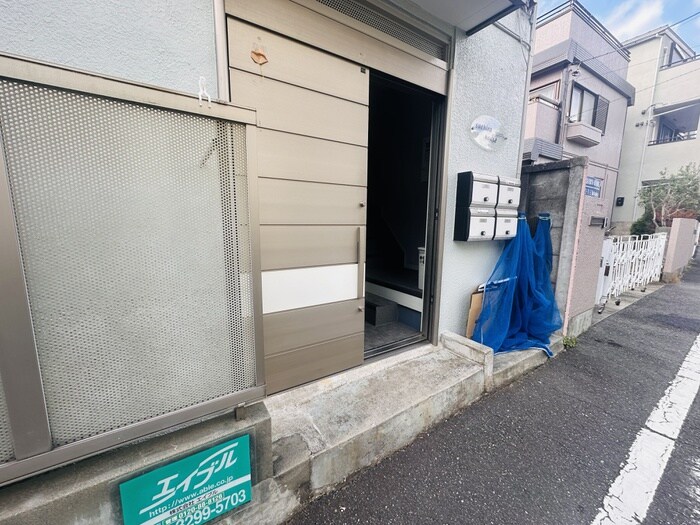 物件外観写真2　(エントランス部分)