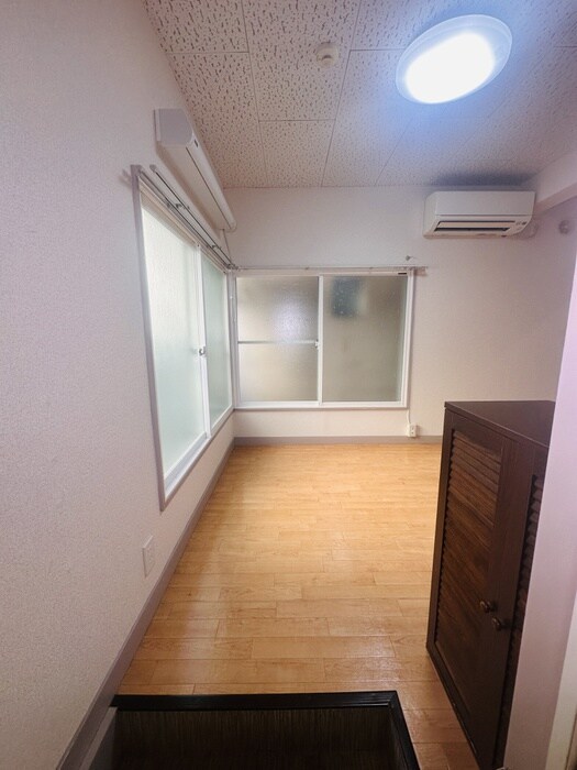 物件内観写真10　(玄関)