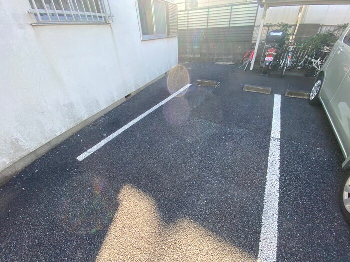 物件外観写真3　(駐車場)