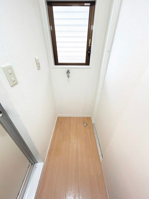 物件内観写真15　(洗濯機置場)