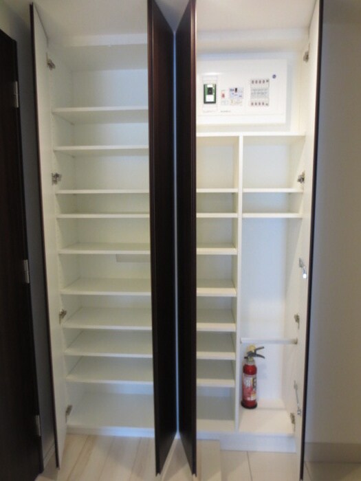 物件内観写真8　(靴箱)