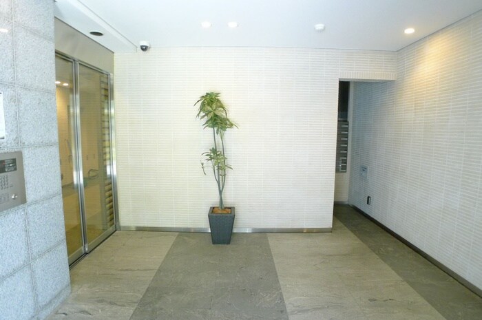 物件外観写真4　(エントランス部分)