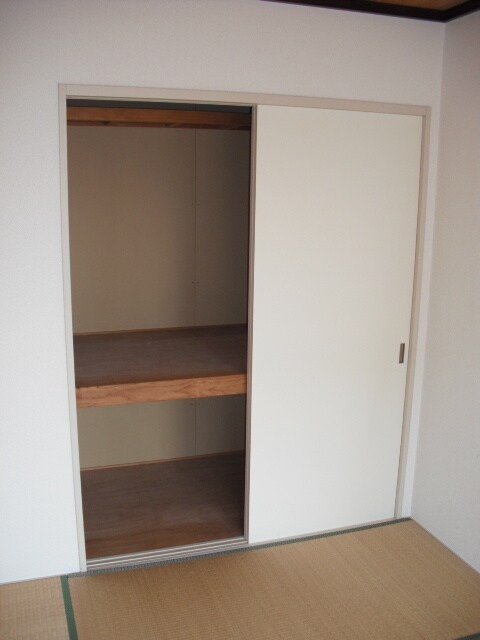 物件内観写真10　(収納)