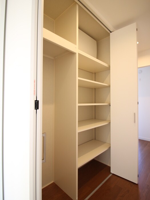 物件内観写真12　(収納)