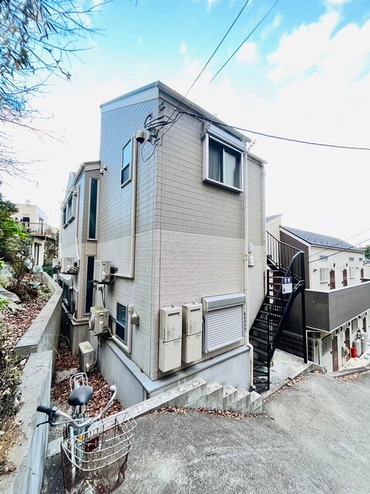 物件外観写真4　(エントランス部分)