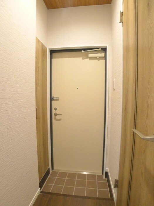 物件内観写真18　(玄関)