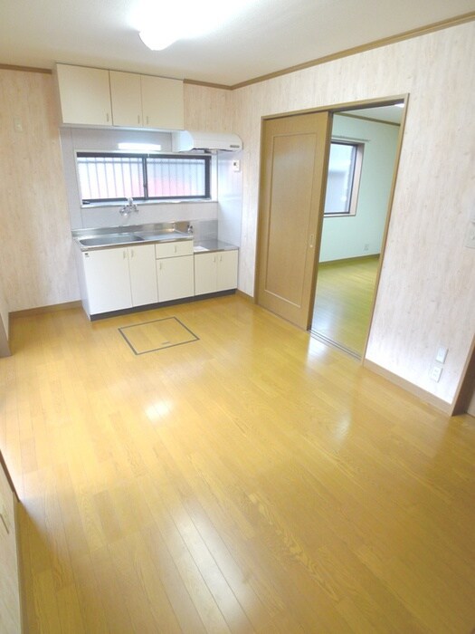 物件内観写真5　(室内からの展望)