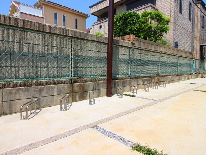 物件外観写真4　(駐車場)