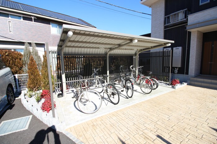 物件外観写真3　(駐輪場)