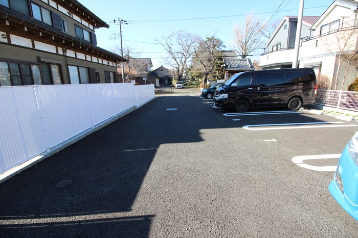 物件外観写真5　(駐車場)