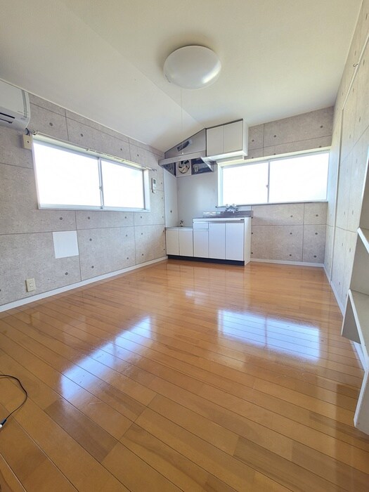 物件内観写真8　(室内からの展望)