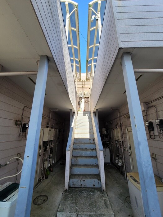 物件外観写真3　(エントランス部分)