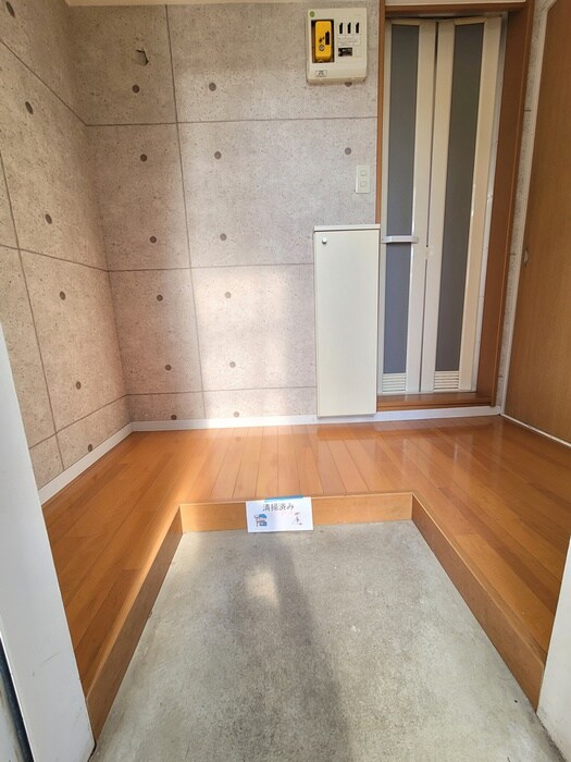 物件内観写真17　(玄関)