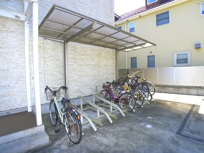 物件外観写真3　(駐輪場)