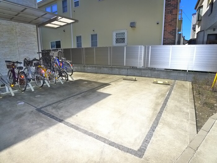 物件外観写真4　(駐車場)