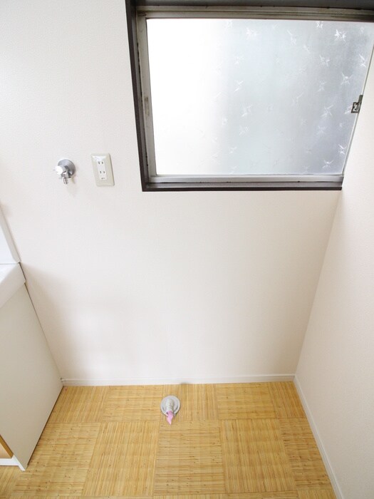 物件内観写真13　(洗濯機置場)