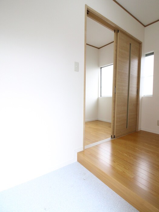 物件内観写真18　(玄関)