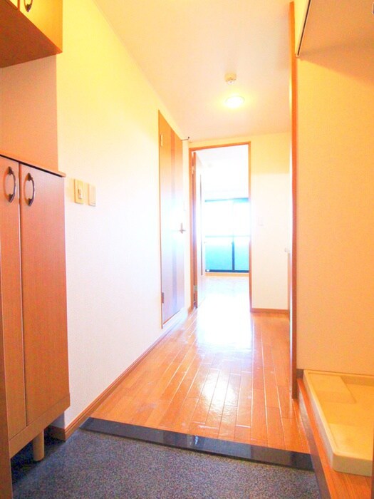 物件内観写真7　(玄関)