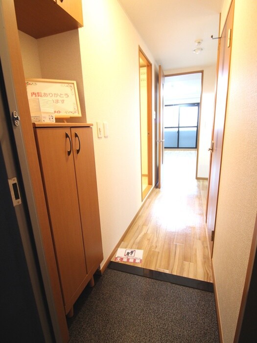 物件内観写真7　(玄関)