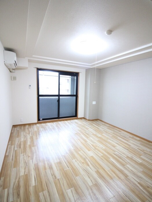 物件内観写真11　(室内からの展望)