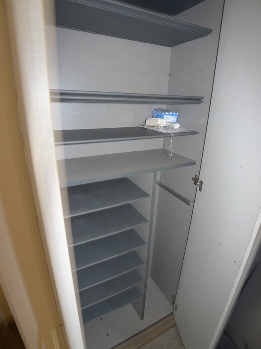 物件内観写真4　(靴箱)