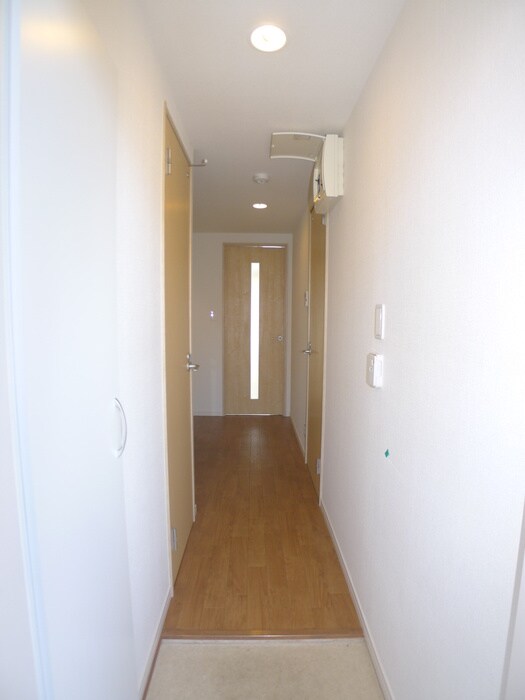 物件内観写真11　(玄関)