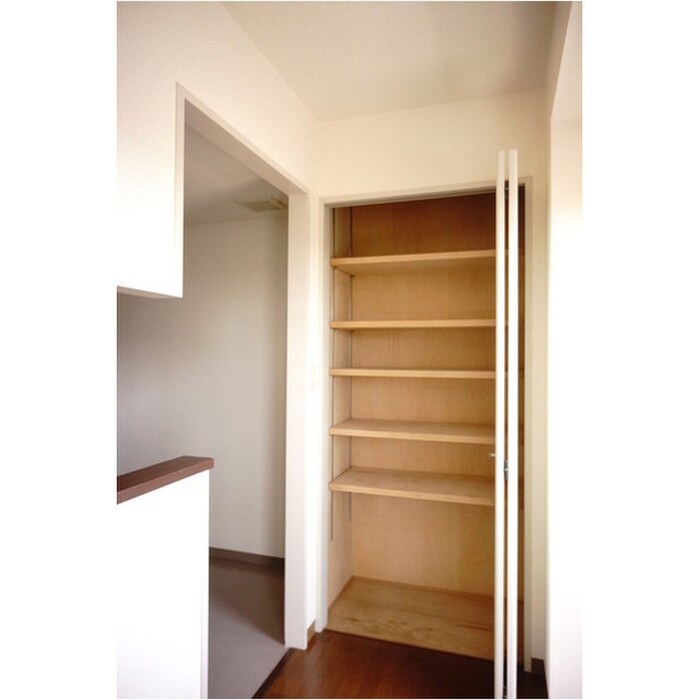 物件内観写真6　(収納)