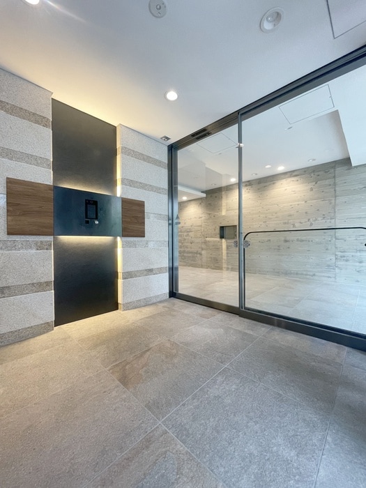 物件外観写真3　(エントランス部分)