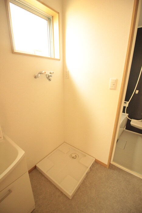 物件内観写真9　(洗濯機置場)