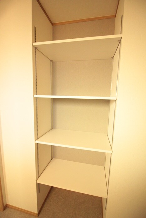 物件内観写真18　(収納)