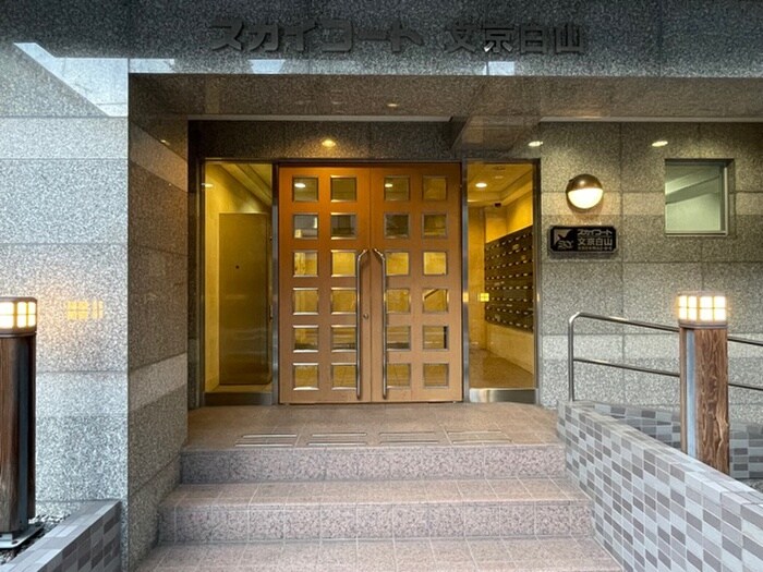 物件外観写真3　(エントランス部分)