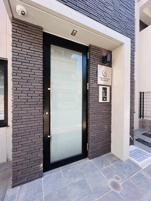 物件外観写真2　(エントランス部分)