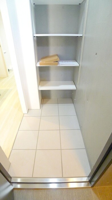 物件内観写真16　(玄関)