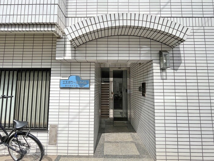 物件外観写真2　(エントランス部分)