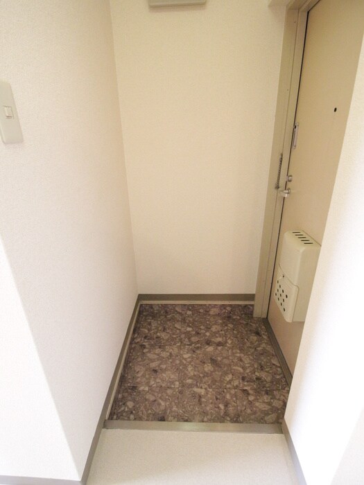 物件内観写真11　(玄関)