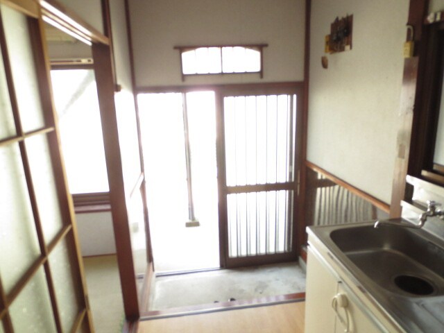 物件内観写真13　(玄関)