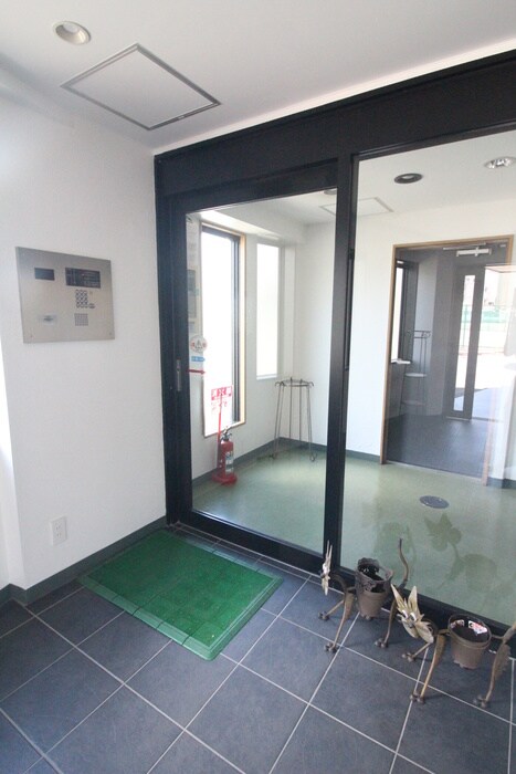 物件外観写真4　(エントランス部分)