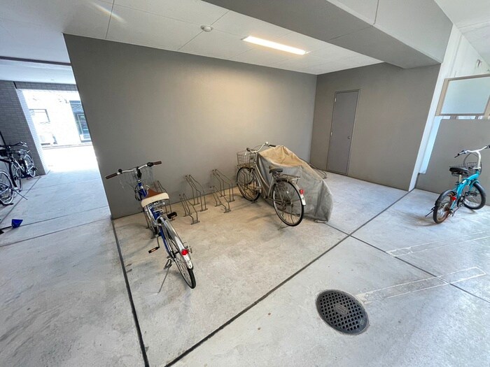 物件外観写真3　(駐輪場)