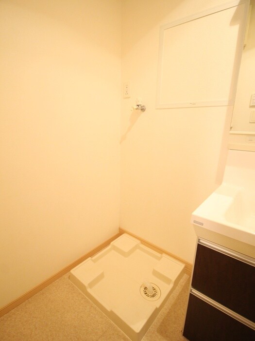 物件内観写真17　(洗濯機置場)