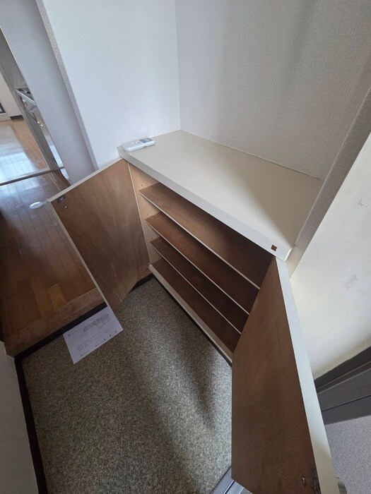 物件内観写真2　(靴箱)