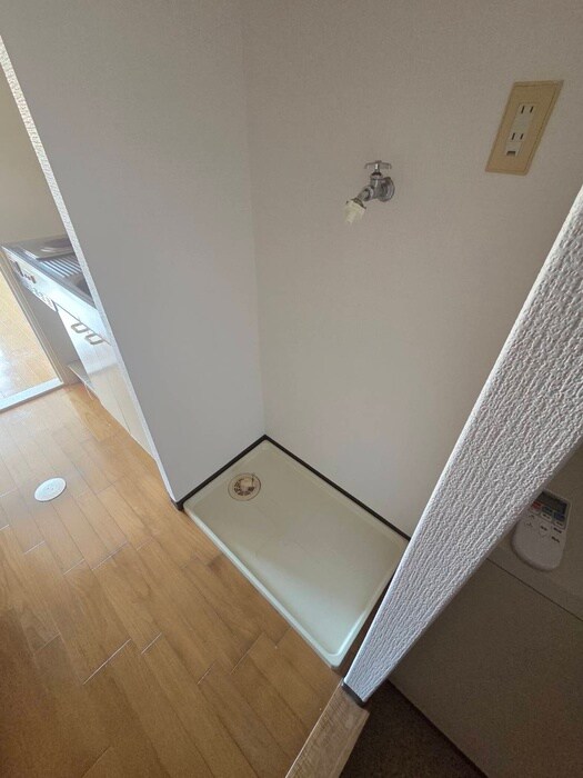 物件内観写真4　(洗濯機置場)