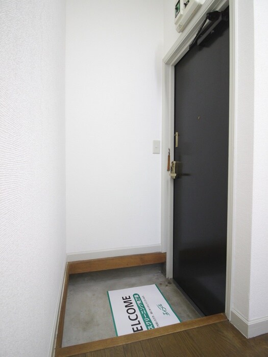 物件内観写真9　(玄関)