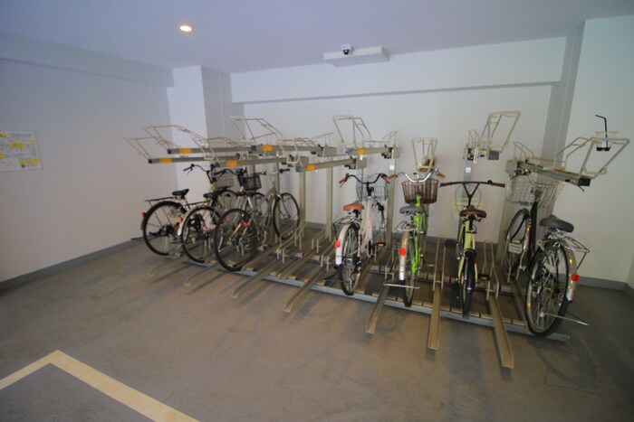 物件外観写真4　(駐輪場)