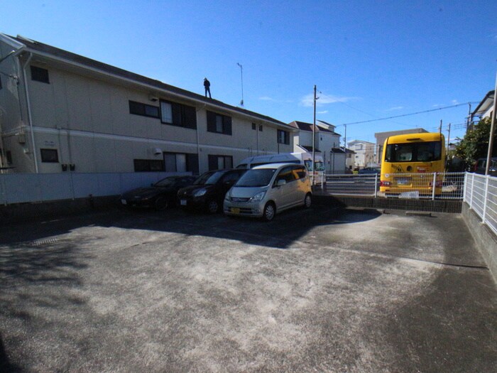 物件外観写真6　(駐車場)